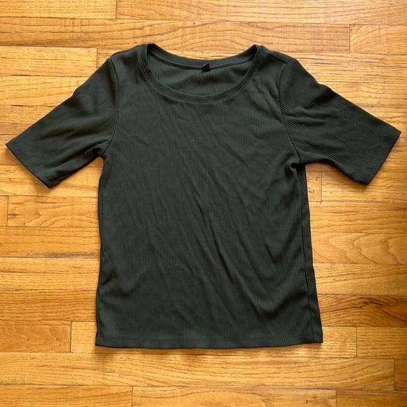 Ribbed Green top - Picture 1 of 1